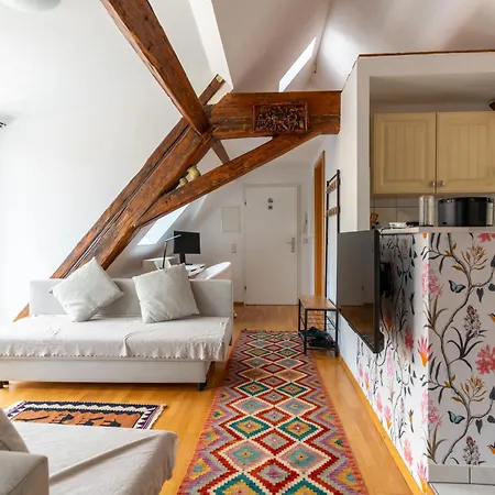 Dachwohnung Am Schlosspark * Wiesbaden