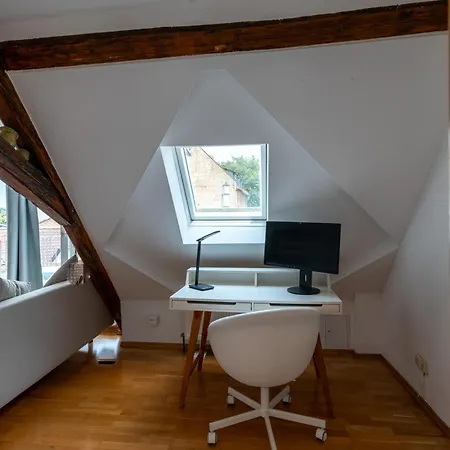 Dachwohnung Am Schlosspark Apartman