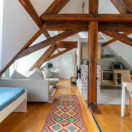 Dachwohnung Am Schlosspark Apartment *