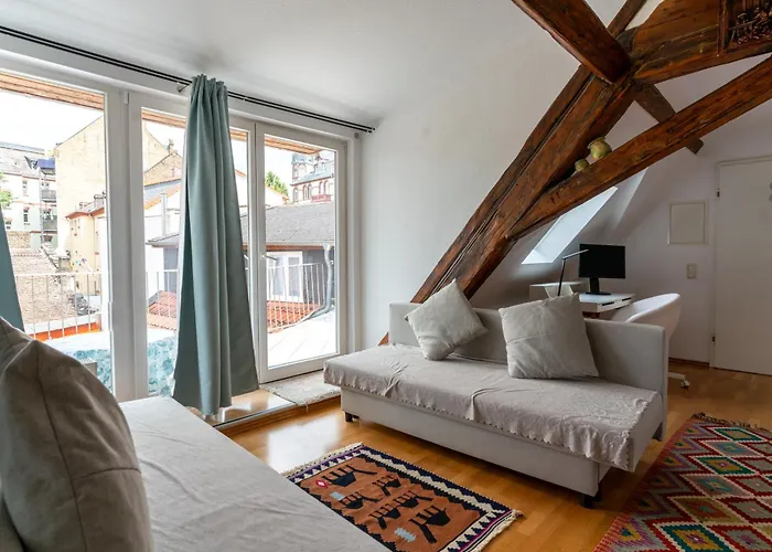 Dachwohnung Am Schlosspark * Wiesbaden